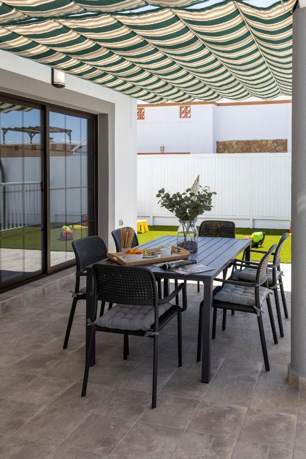 Ideal For Family Holidays, Near Beach And Golf- Casa James La Guirra Kültér fotó